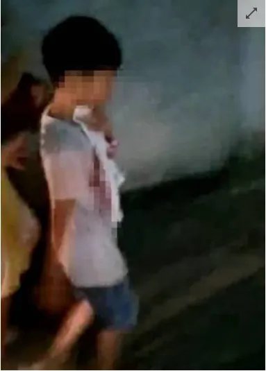 男子为何持刀挟持女友弟弟？