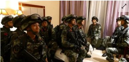 男子为何持刀挟持女友弟弟？