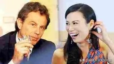 惨遭亿万富豪默多克起诉离婚后，邓文迪为何还能做社交女王？