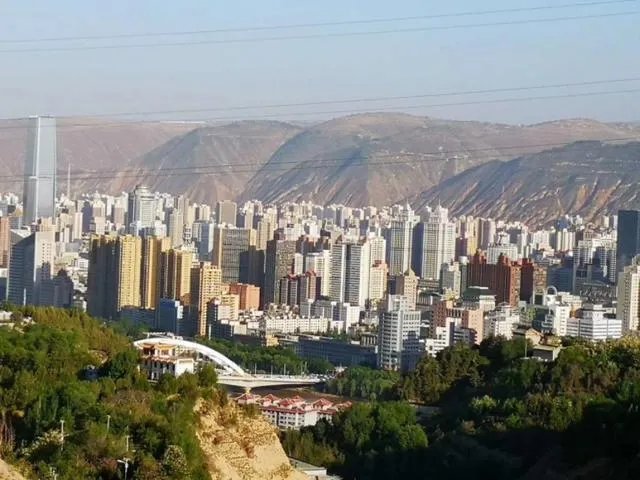 美新冠死亡人数8万确诊病例143万，联合国为何不将其列为疫区？