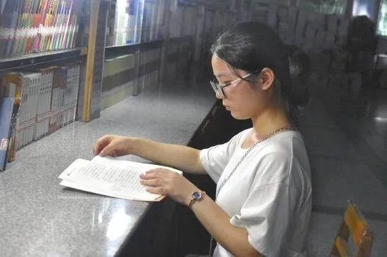 报北大考古女生谈到父母哽咽，究竟是为何？