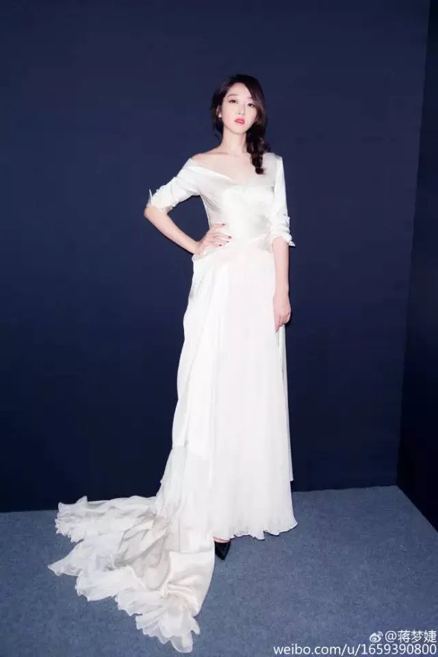 玉体横陈，性感窒息诱惑！林黛玉清纯不再？