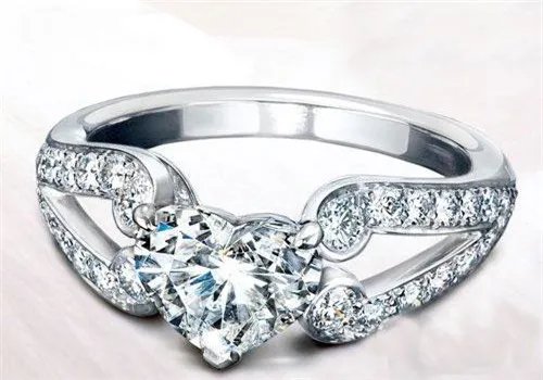 仿真钻石戒指有哪几种 仿真钻戒可以代替真的吗