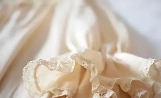 维多利亚女王：第一个穿着白色婚纱出嫁的新娘，拯救了霍尼顿蕾丝