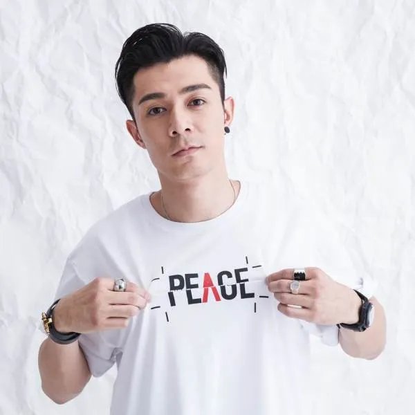 你害怕大雨吗是不是还留短头发是什么歌 完整歌词介绍