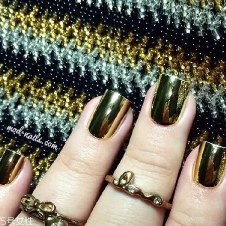 2018镜面美甲图片 闪亮金属镜面美甲样式
