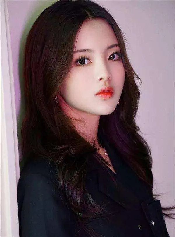 如果芭比娃娃要拍真人电影，全球范围内选角，你认为有哪些演员可以胜任这一角色？