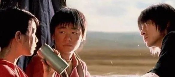 王宝强微博晒与刘德华刘若英19年前合照！回忆满满！