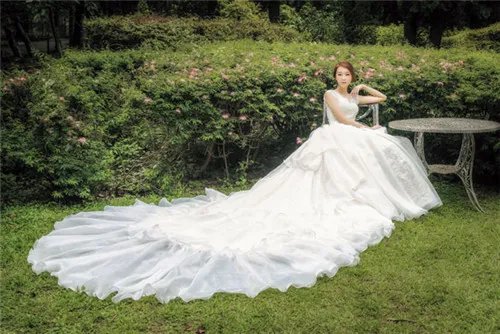 胖女孩怎么拍婚纱照好看 胖女孩拍婚纱照显瘦技巧