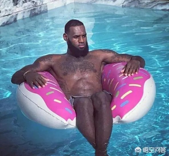 NBA有哪些球星游泳特别厉害？